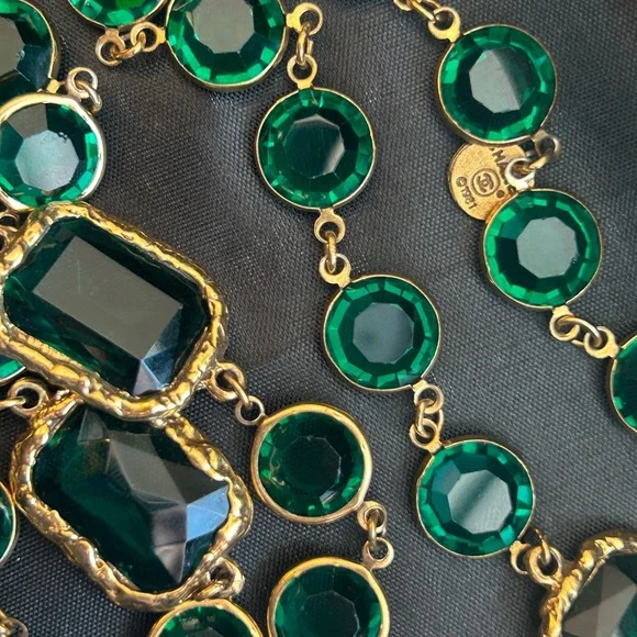 Vintage CHANEL Gripoix Glass Emerald Crystal Chicklet Sautoir Statement Necklace - Picture 9 of 16